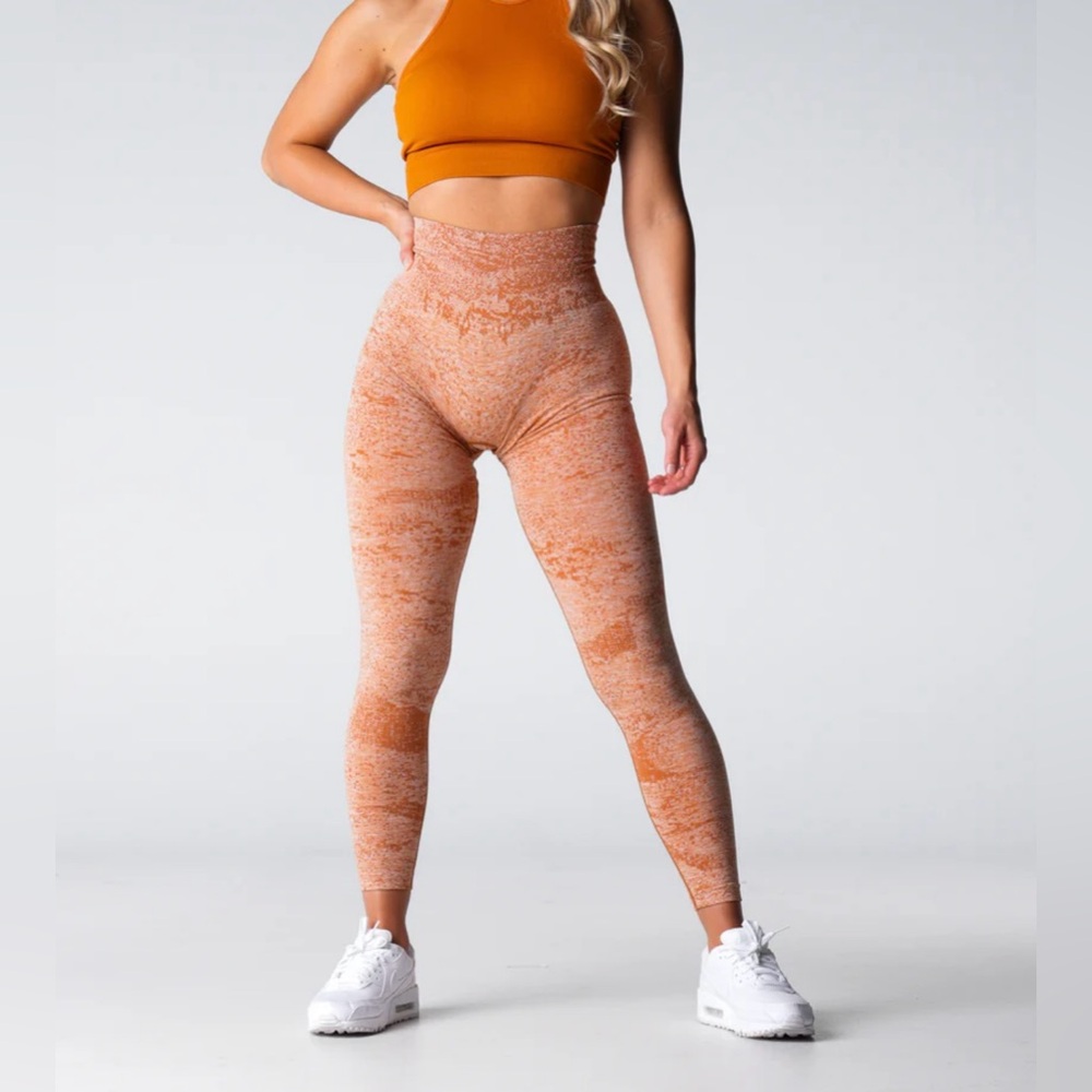 NVGTN Digital Seamless Leggings in Terra-cotta Size Large